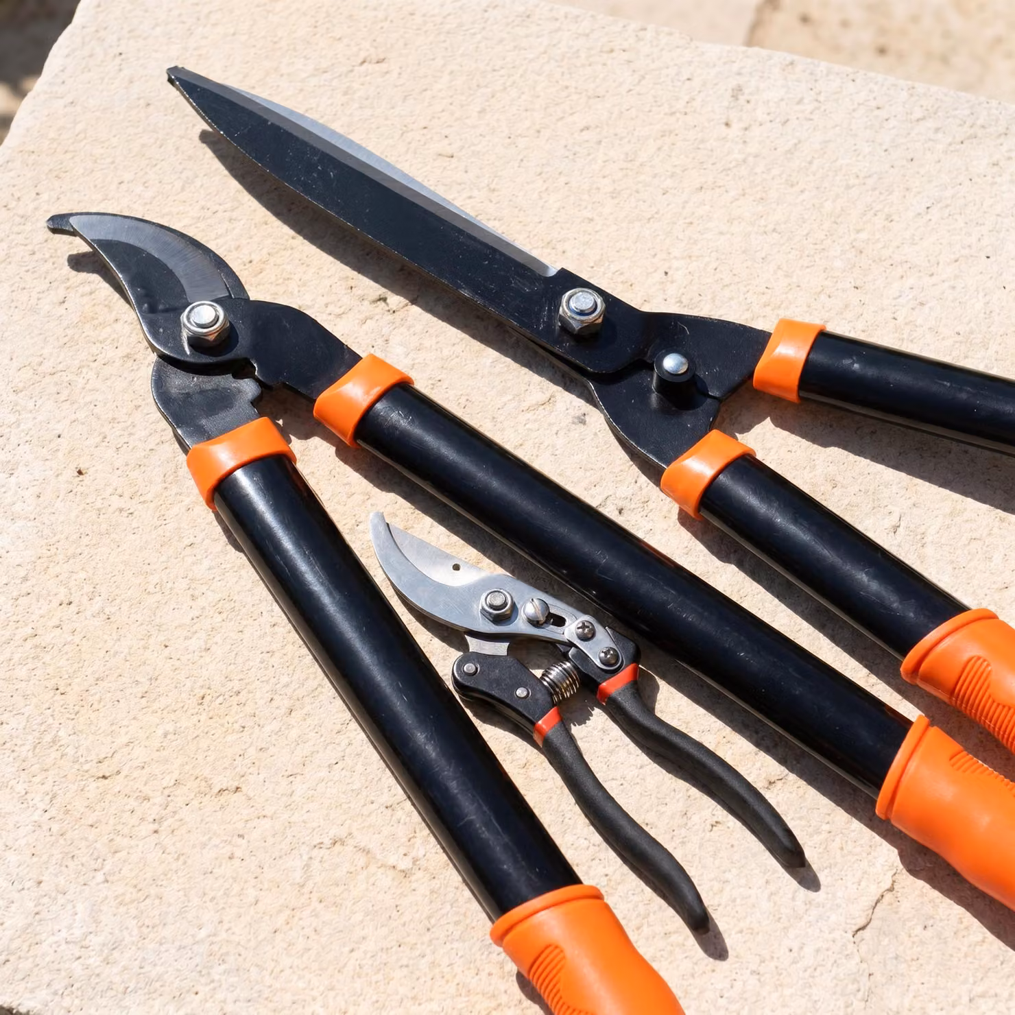 Set 3 Pezzi Attrezzi da Giardino - Cesoie Siepi, Troncarami e Forbici da Potatura in Acciaio Temprato - Impugnature Antiscivolo