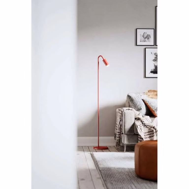 By Rydéns Lampada da terra Curve, Rosso, Soggiorno / Sala da pranzo, Metallo, Moderno, Lampada da terra