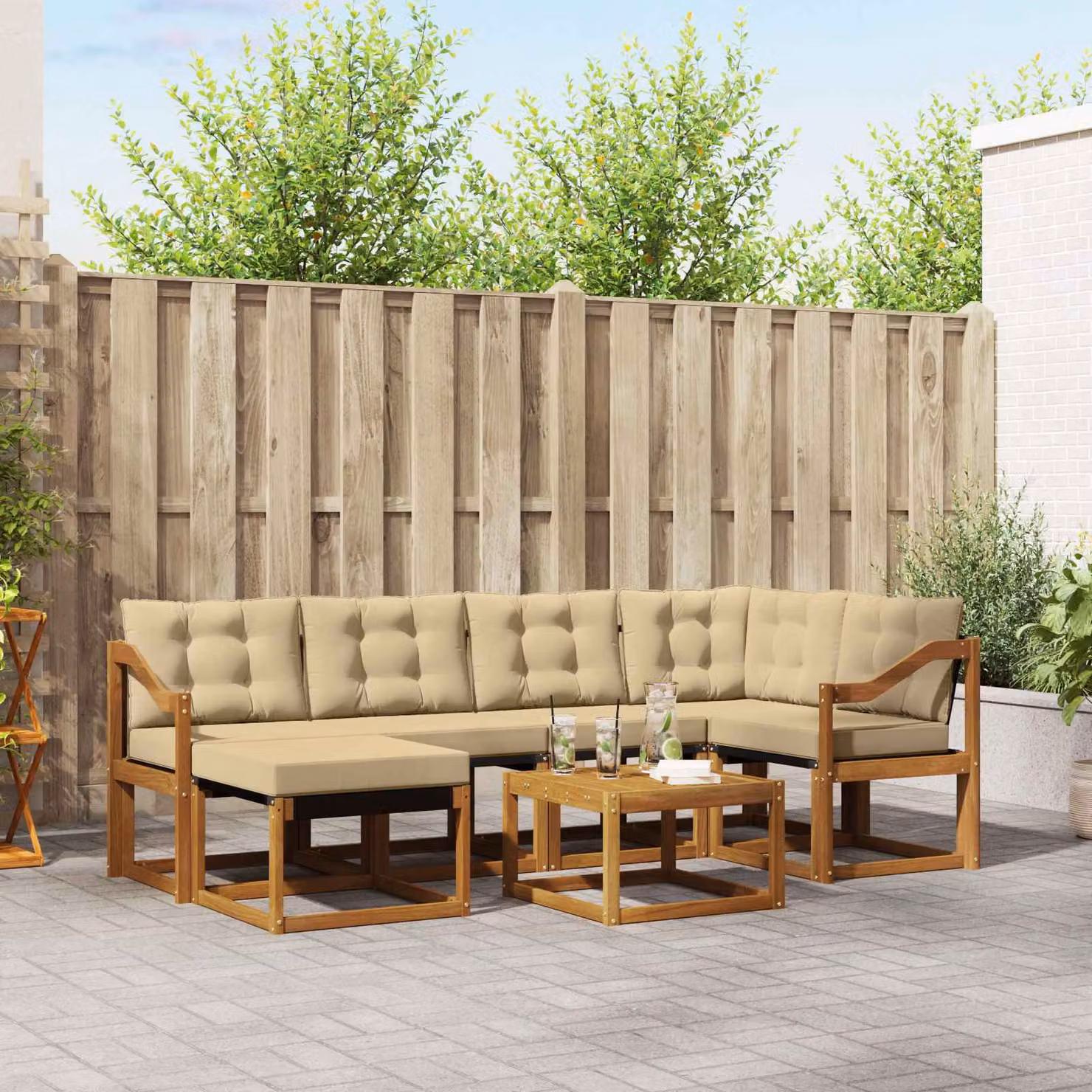Set di divani da esterno vidaXL 7 pz in legno di acacia con cuscini beige e naturale, composizione a L con tavolino e pouf