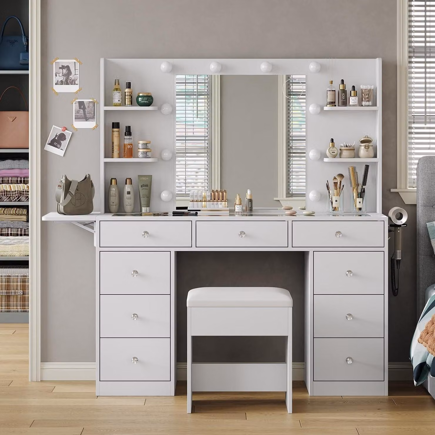 Comò da trucco con illuminazione, 9 cassetti, 4 scomparti, specchio, prese di corrente, colore bianco