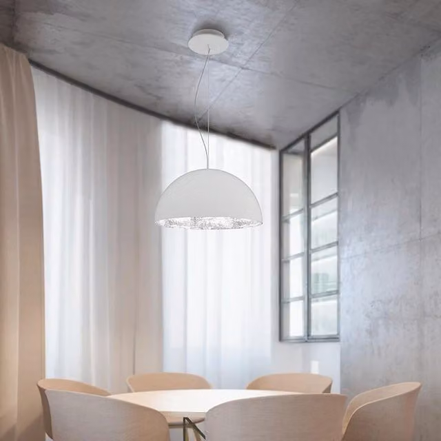 Lampadario Glamour Venice LUMICOM bianco e argentato con paralume in vetro e struttura in metallo, attacco E27, Ø 60 cm