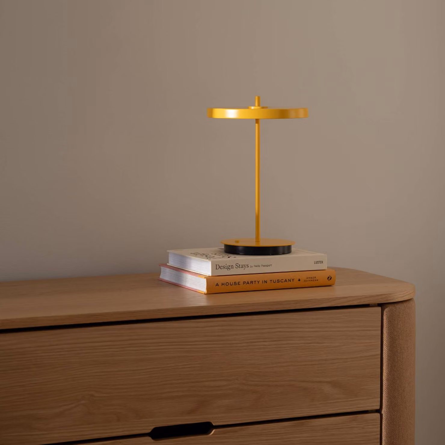 UMAGE Lampada da tavolo a LED Asteria Move, dimmerabile, Giallo / Arancione, Soggiorno / Sala da pranzo, Metallo, Design, Lampada da tavolo LED