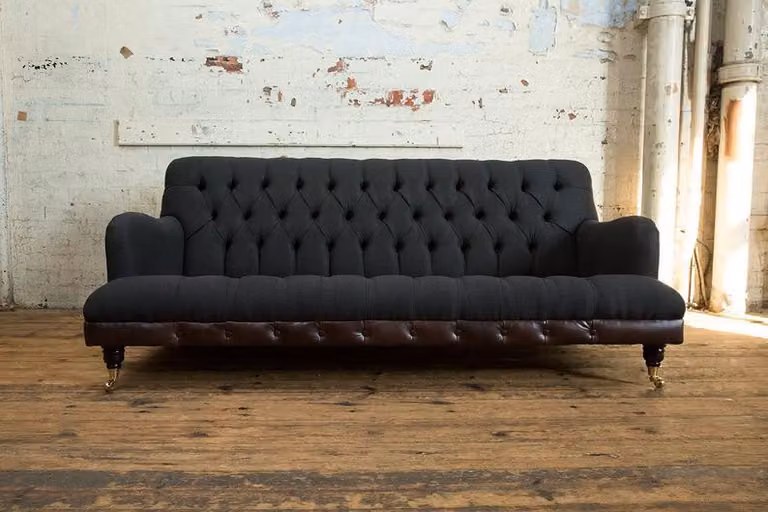 Chesterfield Schwarz Couch Sofa Polster 3 Sitzer Couchen Sitz Garnitur Sofas