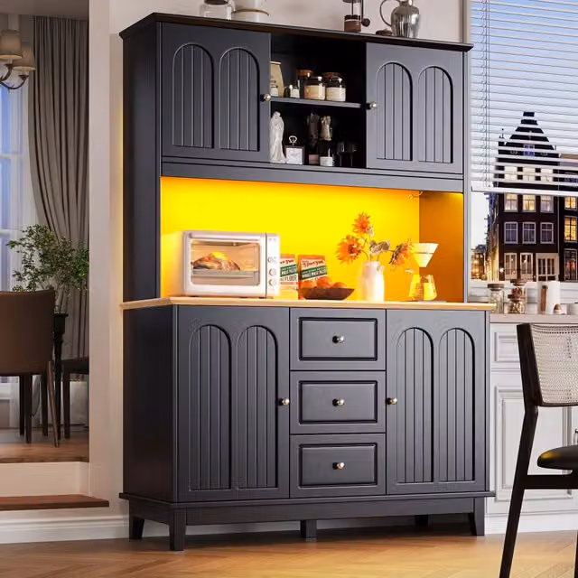 Credenza alta con LED controllati tramite app e ripiani regolabili con porta USB per soggiorno in MDF 120 × 40 × 180 cm