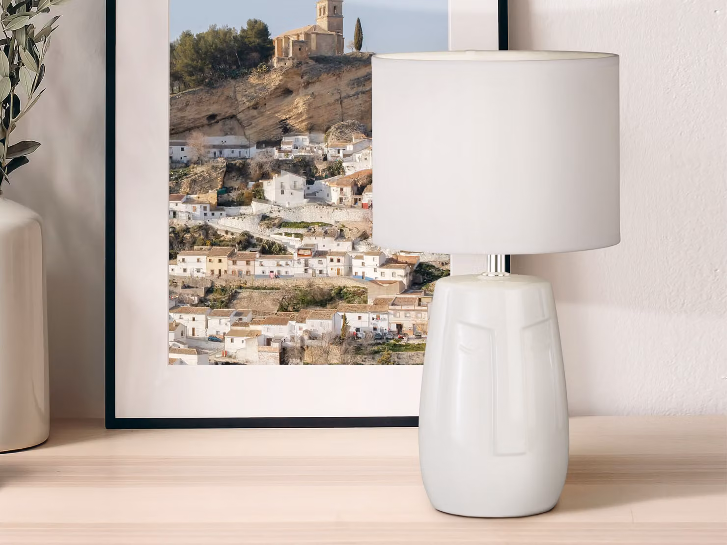 Insolita lampada da tavolo di design con LED dimmerabile, base in Vetroceramica e paralume in tessuto bianco