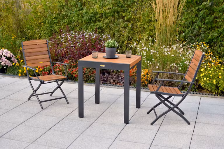 Set da balcone Merxx Santorin, 3 pezzi: 2 sedie pieghevoli, tavolo allungabile da balcone 65 (130) x 65 cm - alluminio/acacia