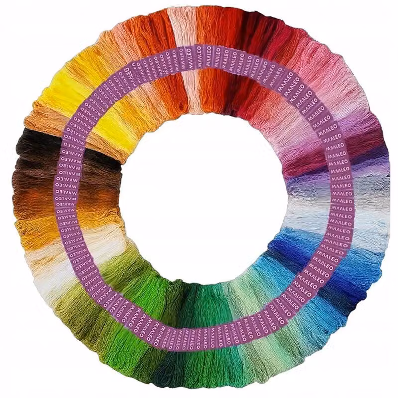 Un set di 150 fili da ricamo colorati, ciascuno lungo 8 metri