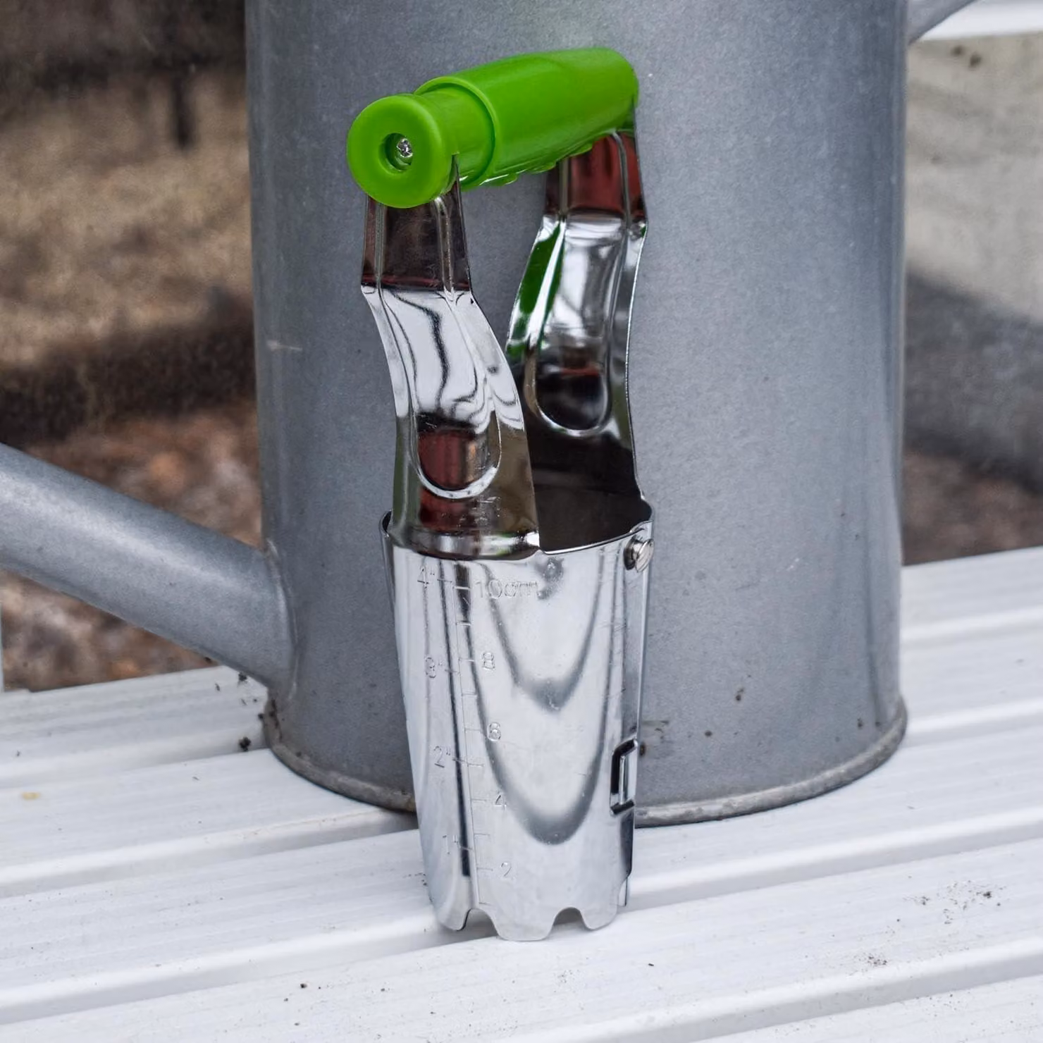 Piantatrice per bulbi pratica, realizzata in acciaio inossidabile, con manico ergonomico, ideale per il giardino