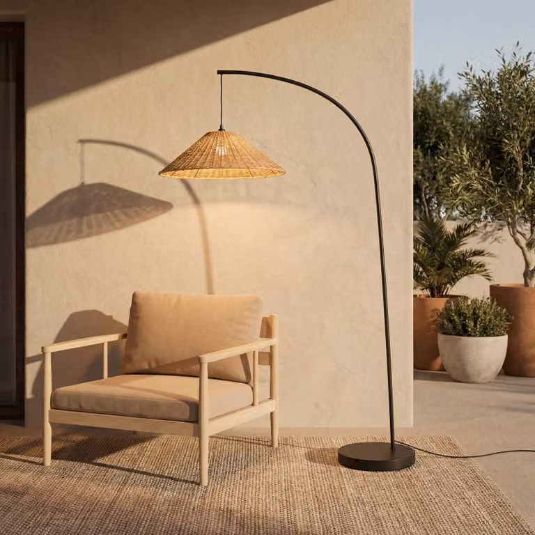 Lucande Lampada da terra esterno Taniola, conica, rattan, 195 cm, IP44 Taniola, Legno scuro, Legno, Campagna / Rustiche