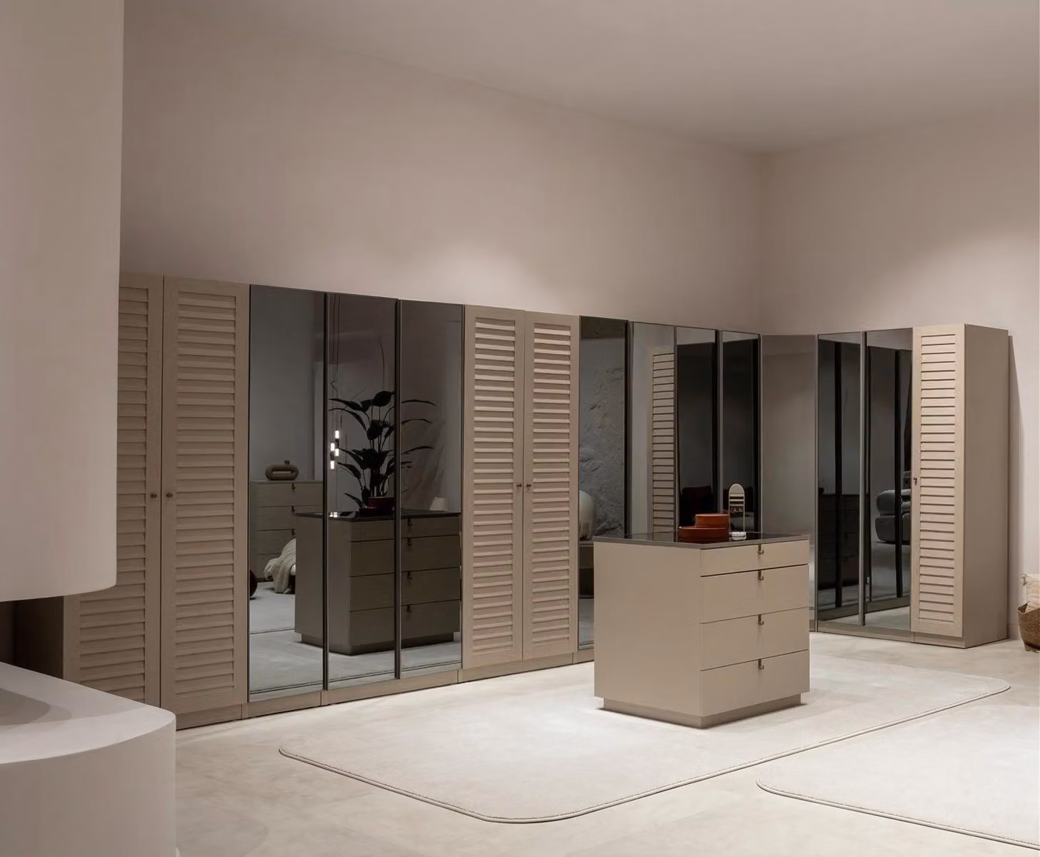 Set per cabina armadio, sistema modulare di armadi, cassettiera, colore beige, stile moderno