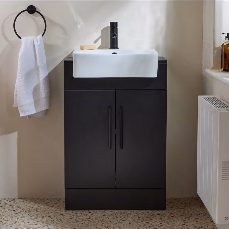 Mobile Bagno a Terra Grigio Nero da 550mm con Lavabo e Maniglie Nere con Barra a T - Cluo