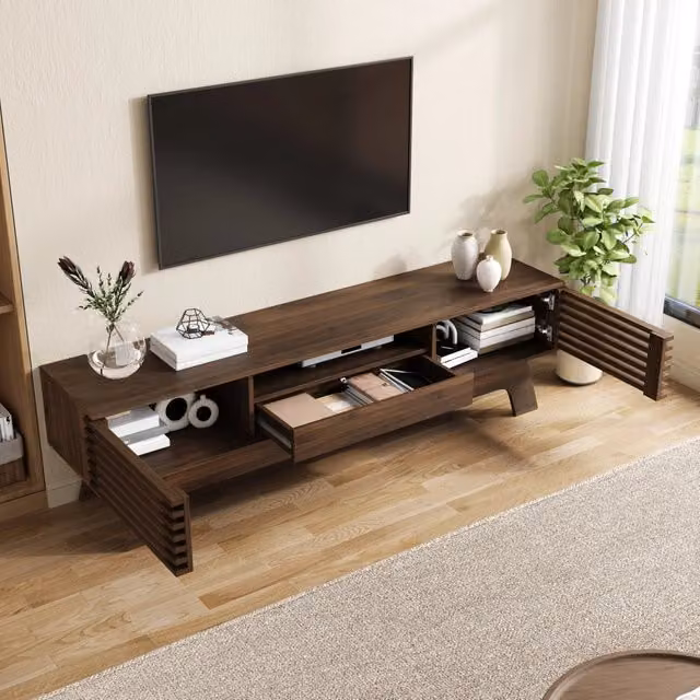 Mobile TV FOLYNA moderno in MDF color noce con 2 ante a lamelle, cassetto e vano aperto, L/P/H: 150 x 35 x 44 cm