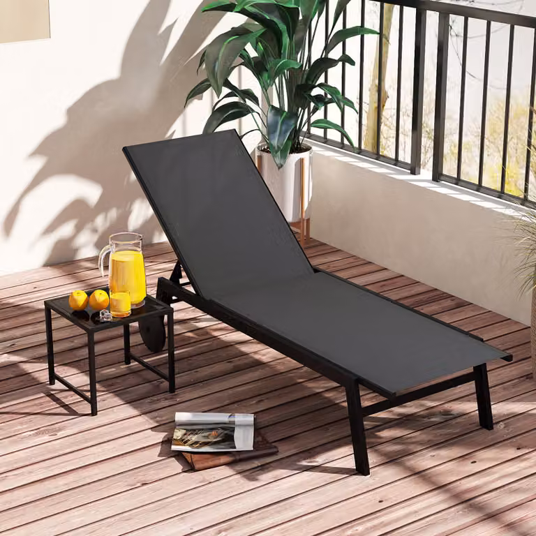Tavolino rotondo da esterno Costway con piano in vetro temperato e foro per ombrellone da 4,2 cm, struttura in metallo grigio per giardino e piscina