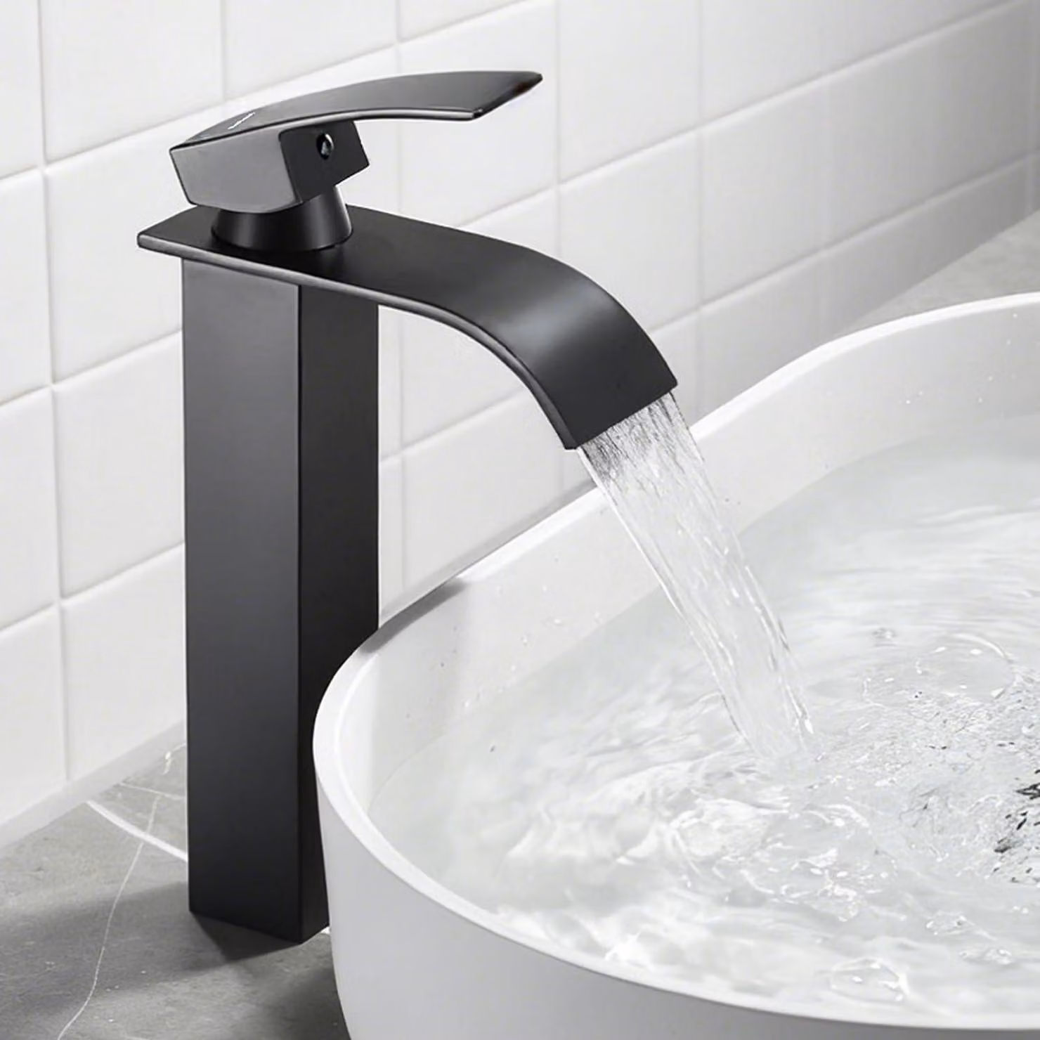 Miscelatore monocomando per lavabo, modello "waterfall", nero, altezza 273 mm, in acciaio inossidabile, per acqua calda e fredda