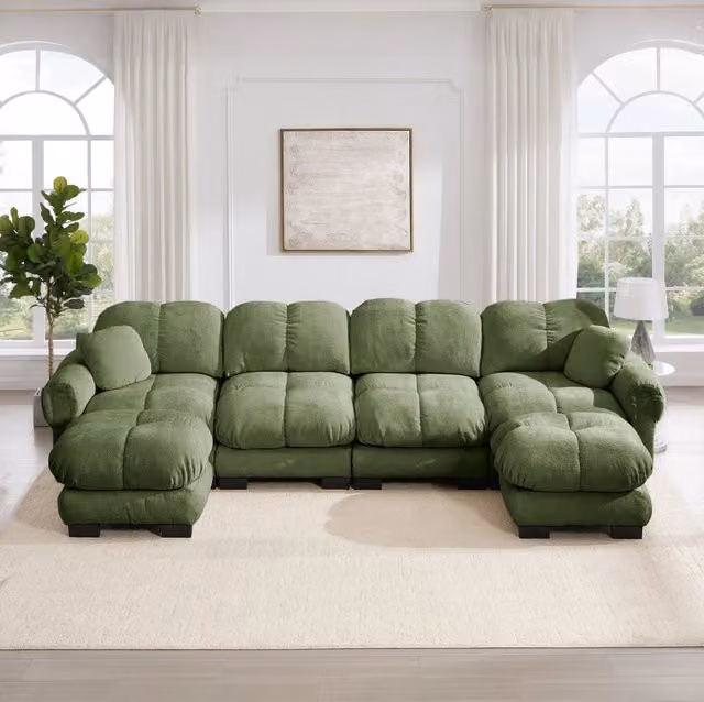 Divano modulare angolare a U MODFU in tessuto verde con pouf e cuscini coordinati L: 330 cm, P: 149 cm, H: 90 cm