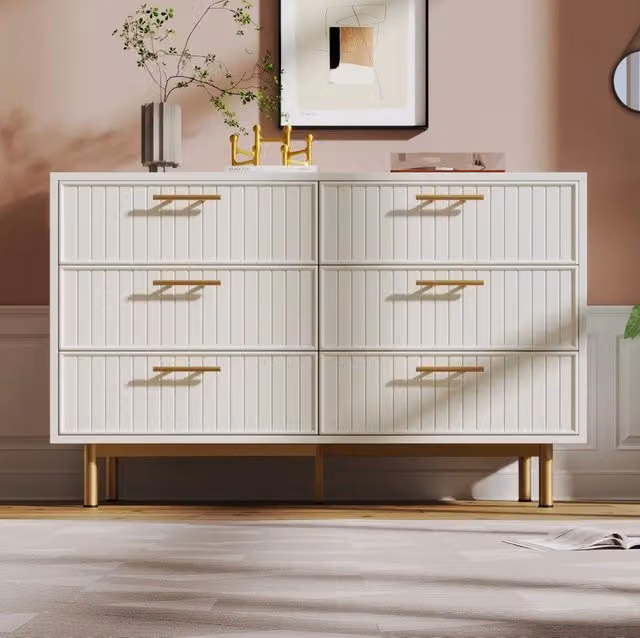 Cassettiera bianca moderna con 6 cassetti, frontali rigati e base in metallo, 120 x 40 x 75 cm