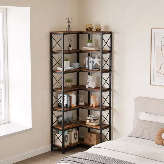 Libreria angolare OKWISH in stile industriale con 7 ripiani e 14 vani aperti in metallo e legno, colore nero e marrone, H 117 x L 29 x P 30 cm