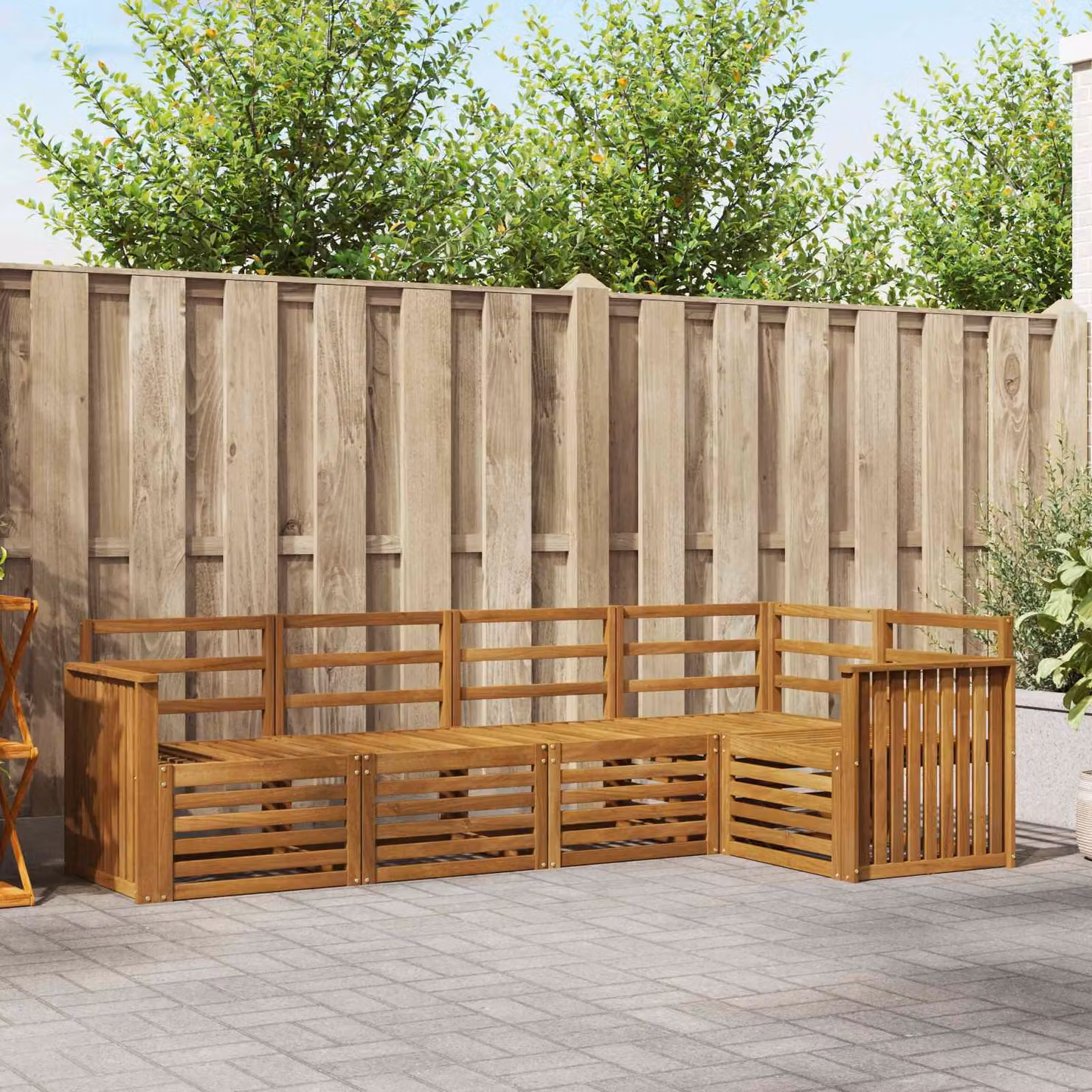 Set di divani da esterno vidaXL a forma di L composto da 5 pezzi in legno di acacia con cuscini in poliestere resistente ai raggi UV, colore marrone e bianco