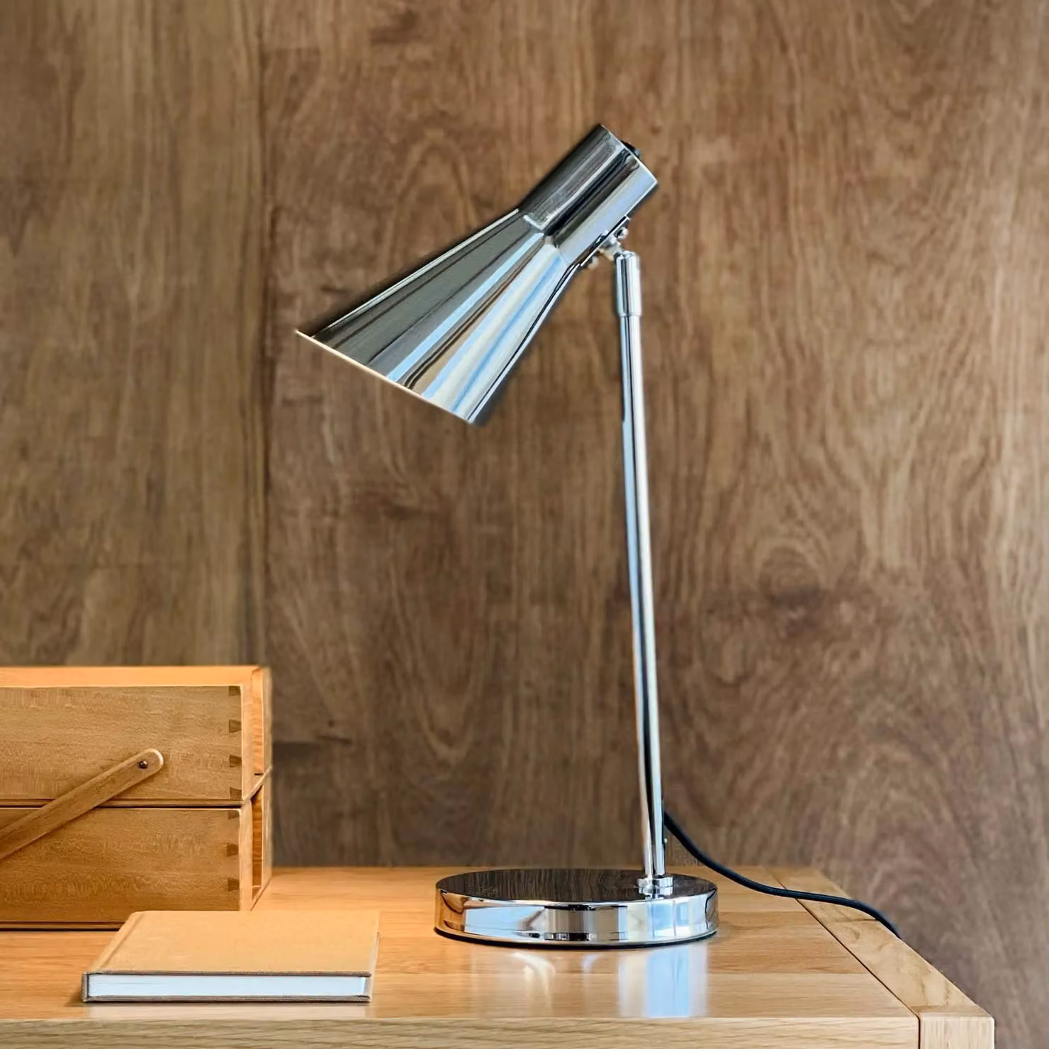 Dyberg Larsen Lampada da tavolo DL12, Cromo / Argento, Soggiorno / Sala da pranzo, Metallo, Design, Lampada da tavolo