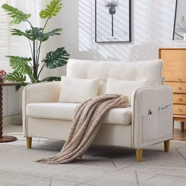 Divano 2 posti REDOM in tessuto beige con struttura in legno e cuscini inclusi, L: 127 cm