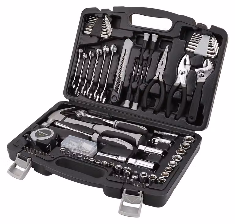 Set di utensili manuali Amazon Basics da 131 pezzi