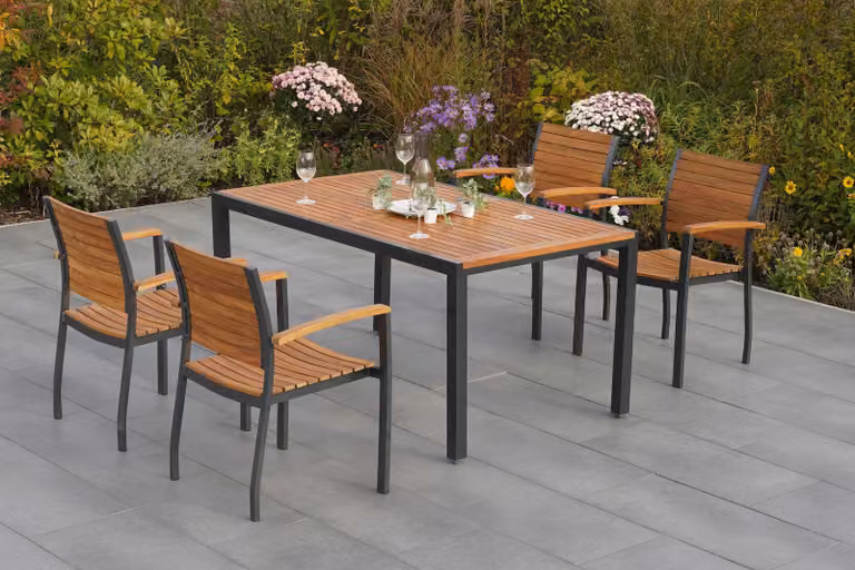 Set di mobili da giardino Merxx Santorin, 5 pezzi, 4 sedie impilabili, tavolo 150 x 90 cm - alluminio/acacia
