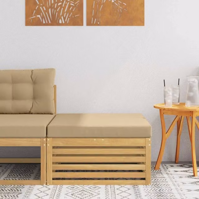 Poggiapiedi da esterno Design In in legno di acacia massello con cuscini bianchi e beige