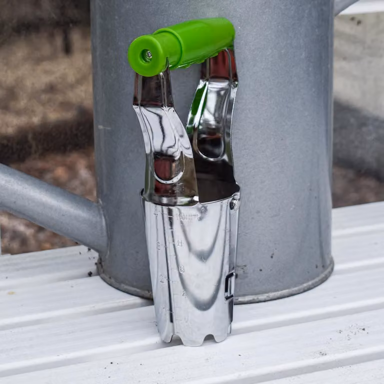 Piantatrice per bulbi pratica, realizzata in acciaio inossidabile, con manico ergonomico, ideale per il giardino