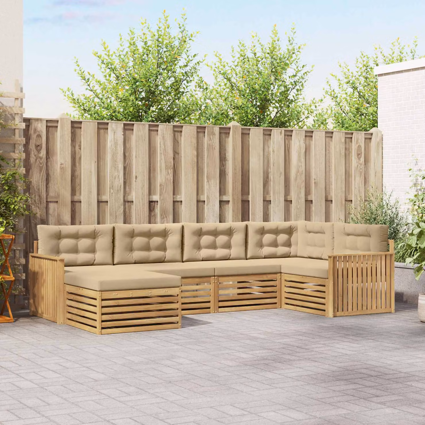 Set di divani da esterno vidaXL a forma di L composto da 6 pezzi in legno di acacia con cuscini bianchi e beige