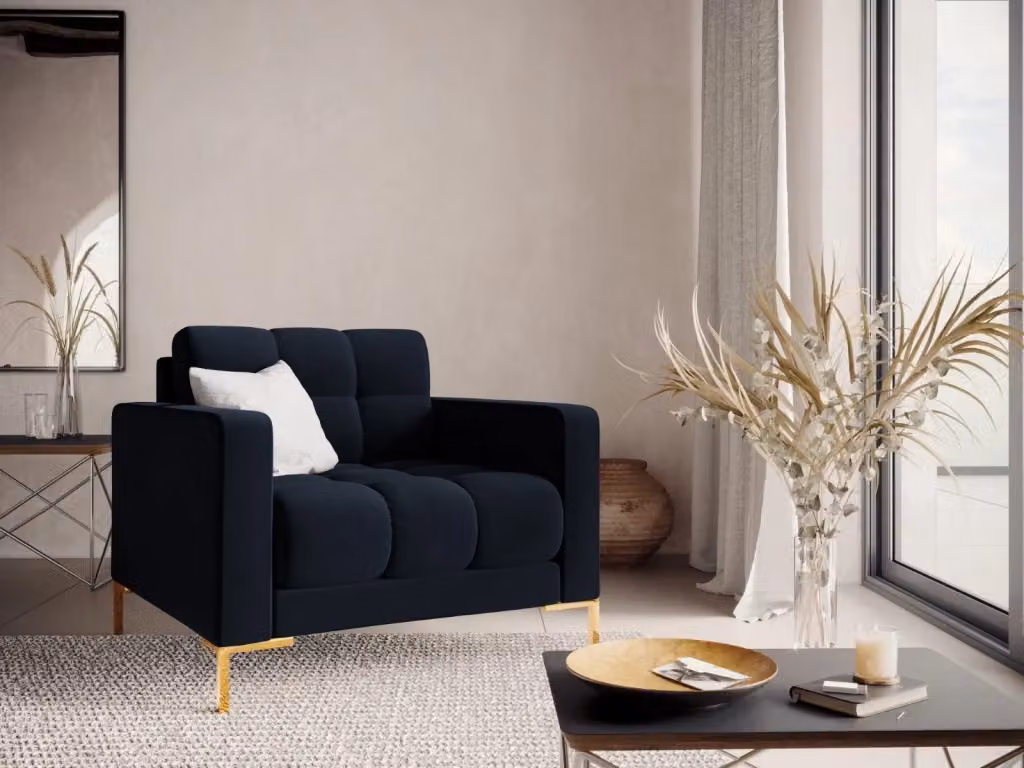 Poltrona Bali Cosmopolitan Design in velluto blu con struttura in metallo e braccioli – 2