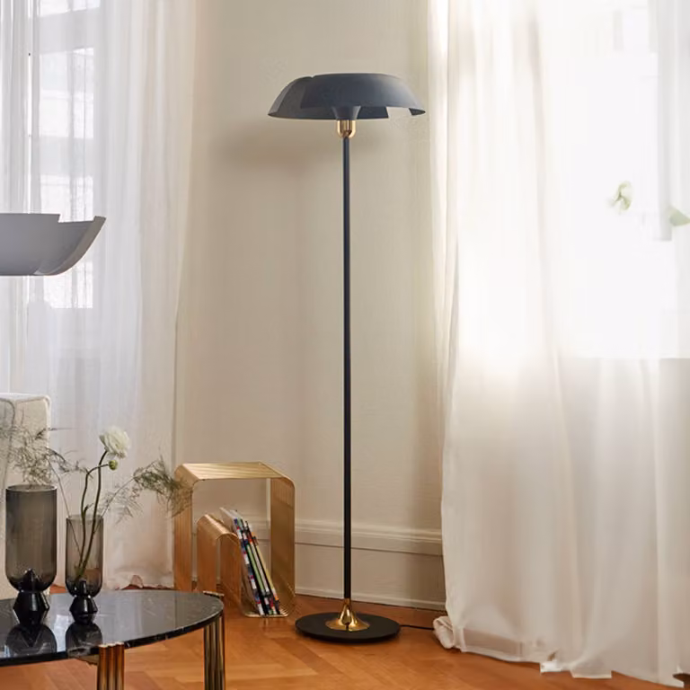 AYTM Lampada da terra di design Cycnus, Nero, Soggiorno / Sala da pranzo, Metallo, Design, Lampada da terra