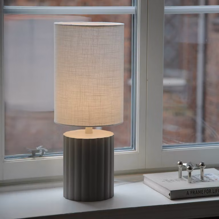 Markslöjd Lampada da tavolo Can, Alluminio / Grigio / Zincato, Soggiorno / Sala da pranzo, Ceramica, Lampada da tavolo