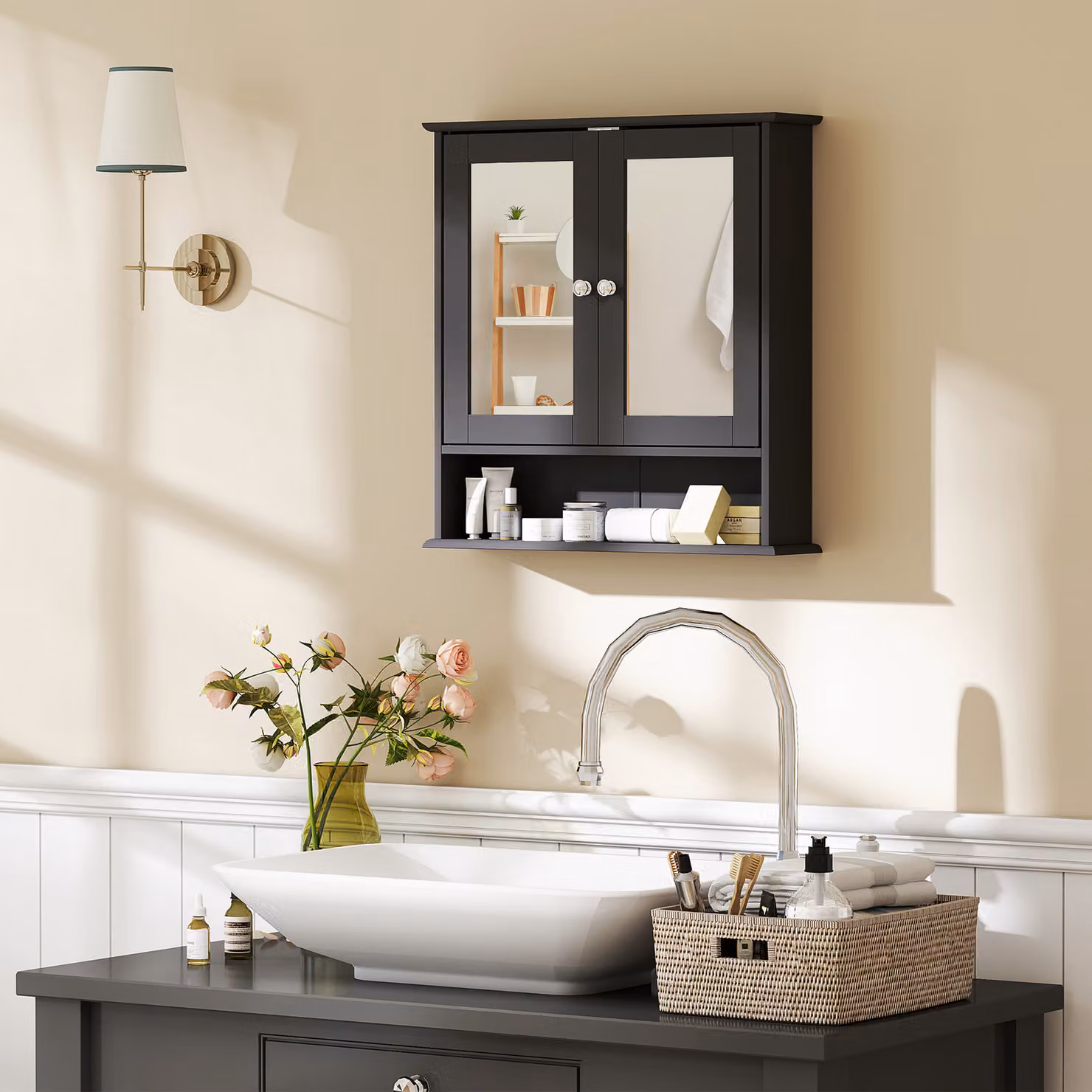 Armadio da bagno con specchio Kleankin nero con 2 ante e ripiano regolabile L: 56 cm, P: 13 cm, H: 58 cm – 2