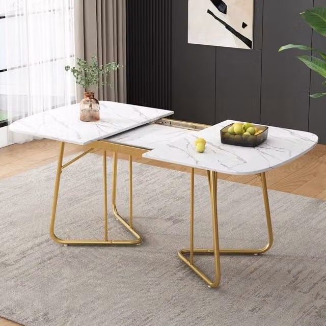 Tavolo da pranzo allungabile REDOM moderno in MDF con effetto marmo bianco e dettagli oro, L: 140/180 cm x P: 80 cm