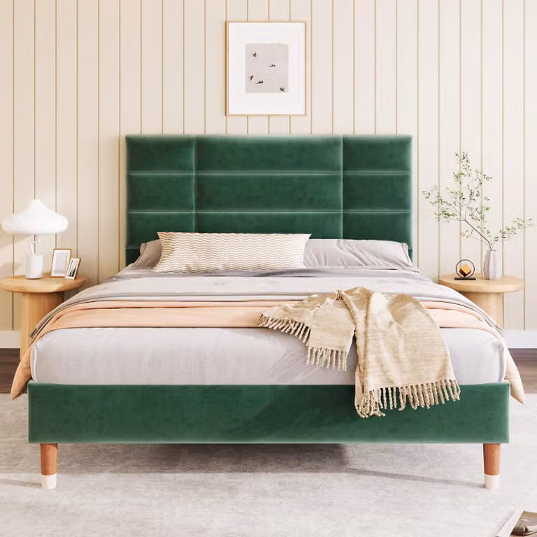Letto imbottito 140x200 cm con rete a listelli, rivestito in velluto, con testiera imbottita di 8 cm, altezza da terra di 17 cm e struttura in acciaio, colore verde