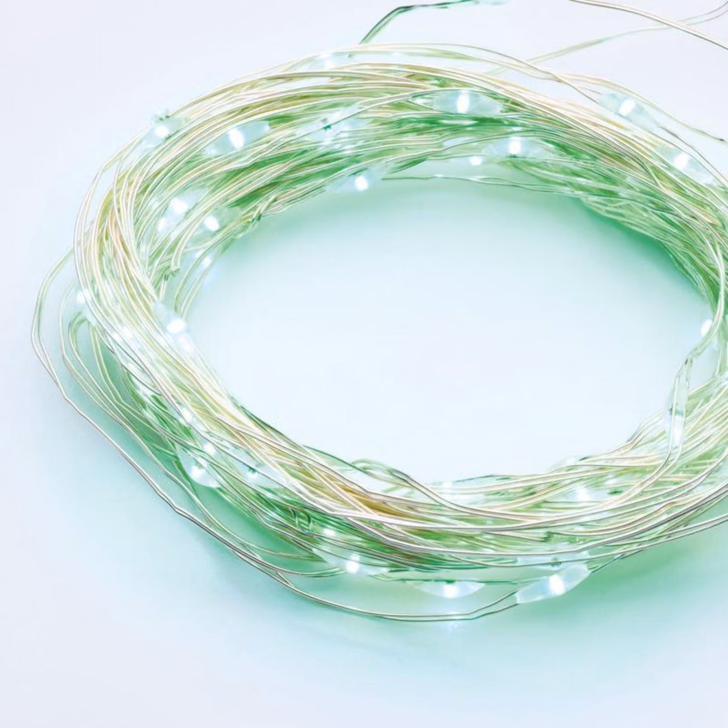 ACA Lighting 100 LED catena decorativa con timer verde argento cavo rame 3XAA batteria IP44 10m+10cm X01100515