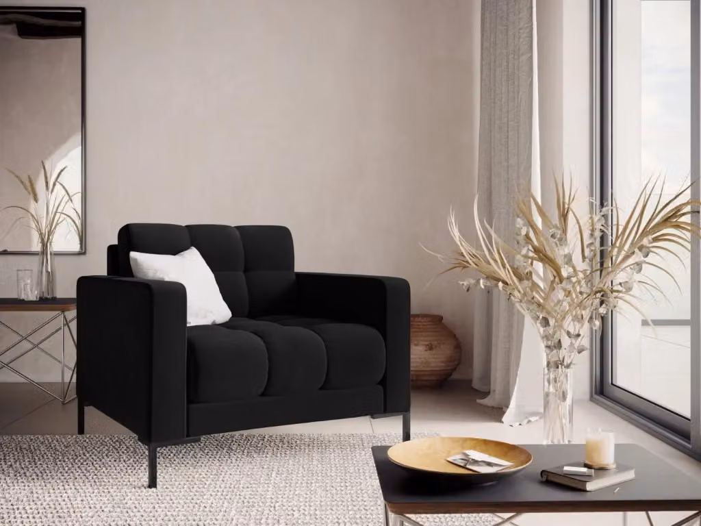 Poltrona Bali Cosmopolitan Design in velluto nero con braccioli e struttura in metallo – 2