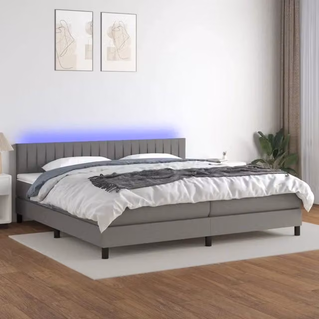 Letto a Molle Materasso e LED Grigio Scuro 200x200cm in Tessuto 3133342