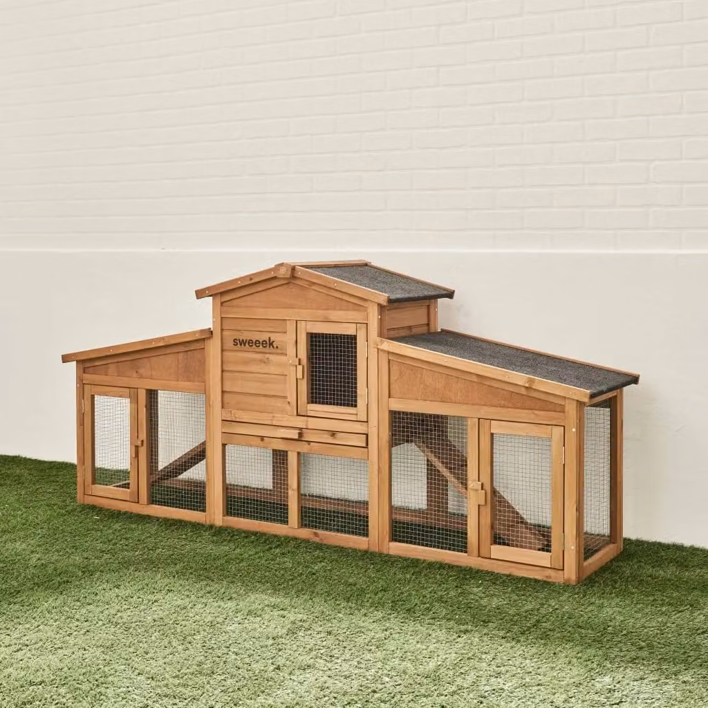 Conigliera Sweeek in legno di abete marrone per piccoli animali da giardino con pavimento rialzato e struttura impermeabile – 2