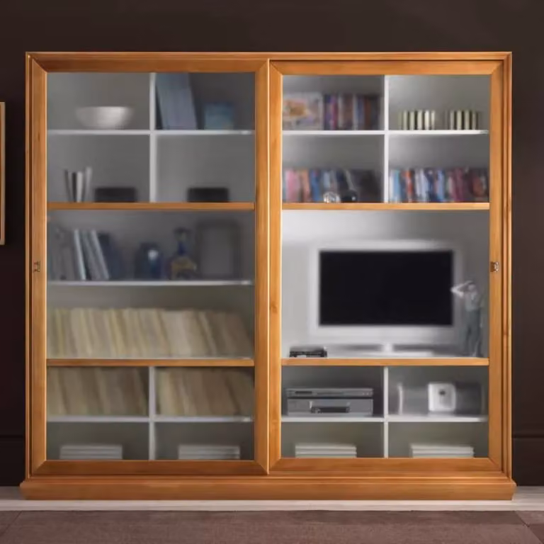 Libreria porta TV classica in legno con 2 porte scorrevoli e inserti in vetro di Mobili 2G, colore noce, L: 244 cm, P: 42 cm, H: 217 cm