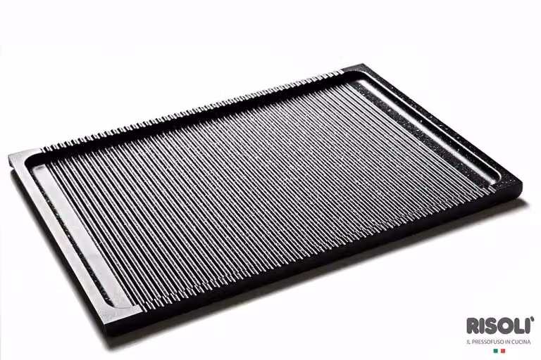 Piastra con grill in alluminio antiaderente con rivestimento platinum plus di Risolì, dim.36x26,5cm