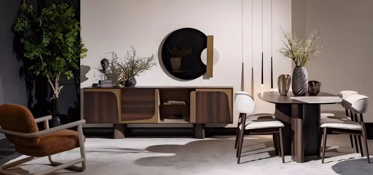 Elegante set da cucina: tavolo da pranzo, consolle di design e 4 sedie in tessuto
