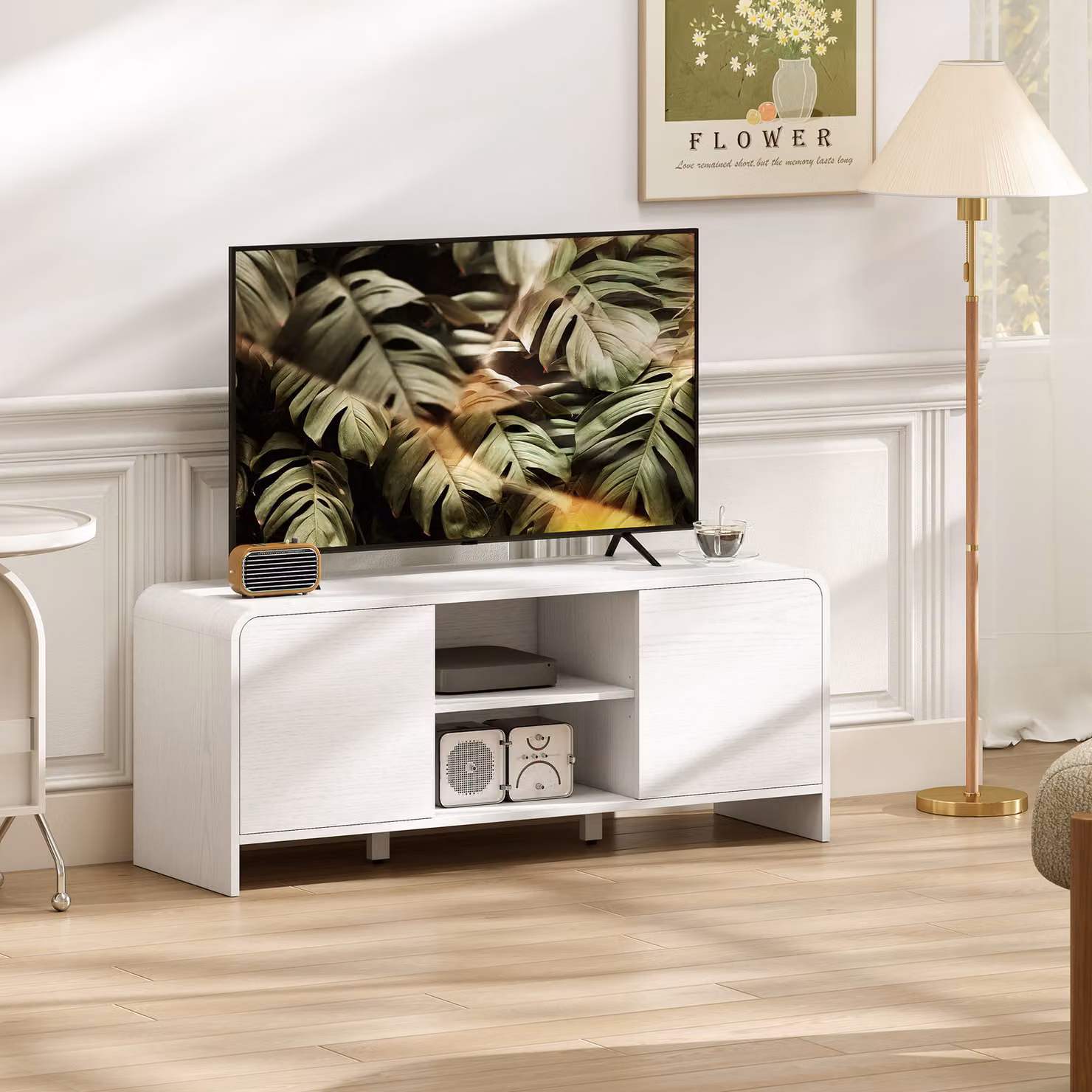 Mobile TV HOMCOM in stile scandinavo con 2 ante, 2 scomparti e ripiano regolabile, Bianco, L 110 x P 35 x H 45 cm – 2