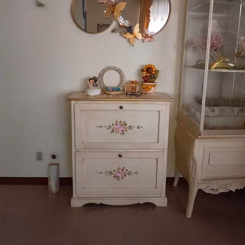 Scarpiera Mobili 2G in legno stile shabby chic con 2 ante ribalta, colore avorio anticato e dettagli oro, L: 79 cm, P: 30 cm, H: 90 cm – 3