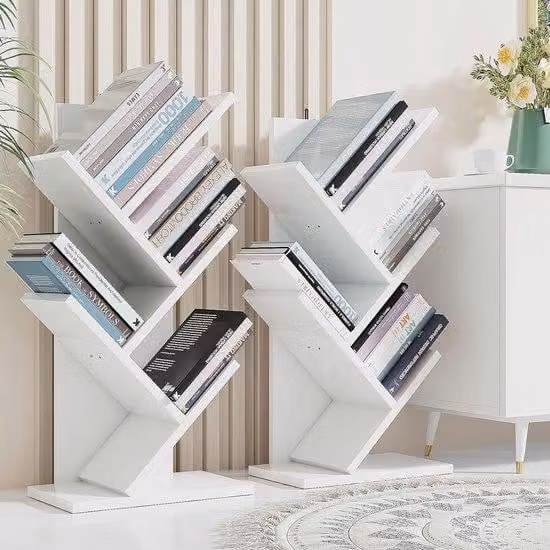 Libreria a forma di albero – 4 ripiani – Pannello portaoggetti – Libreria delicata per vestiti, CD e accessori – 30x17x60 cm – Bianco – Arredo di tendenza per libri, audiocassette e decorazioni.
