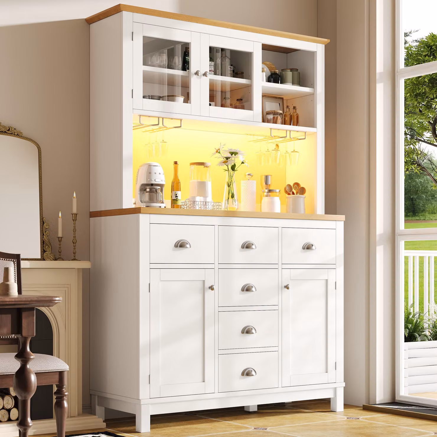 Credenza Flieks con striscia luminosa a LED e portabevande, mobile da buffet a 4 ante, credenza 104x40x180 cm, bianco