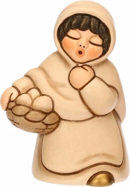 Statuina Thun Donna con cesto di uova in ceramica beige per Presepe Classico