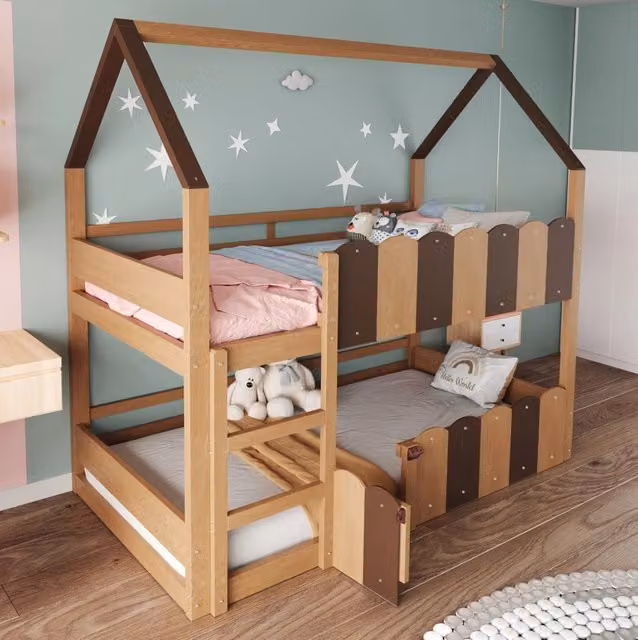 Letto a castello per bambini a forma di casa 90x200 cm in legno naturale con sbarre di sicurezza