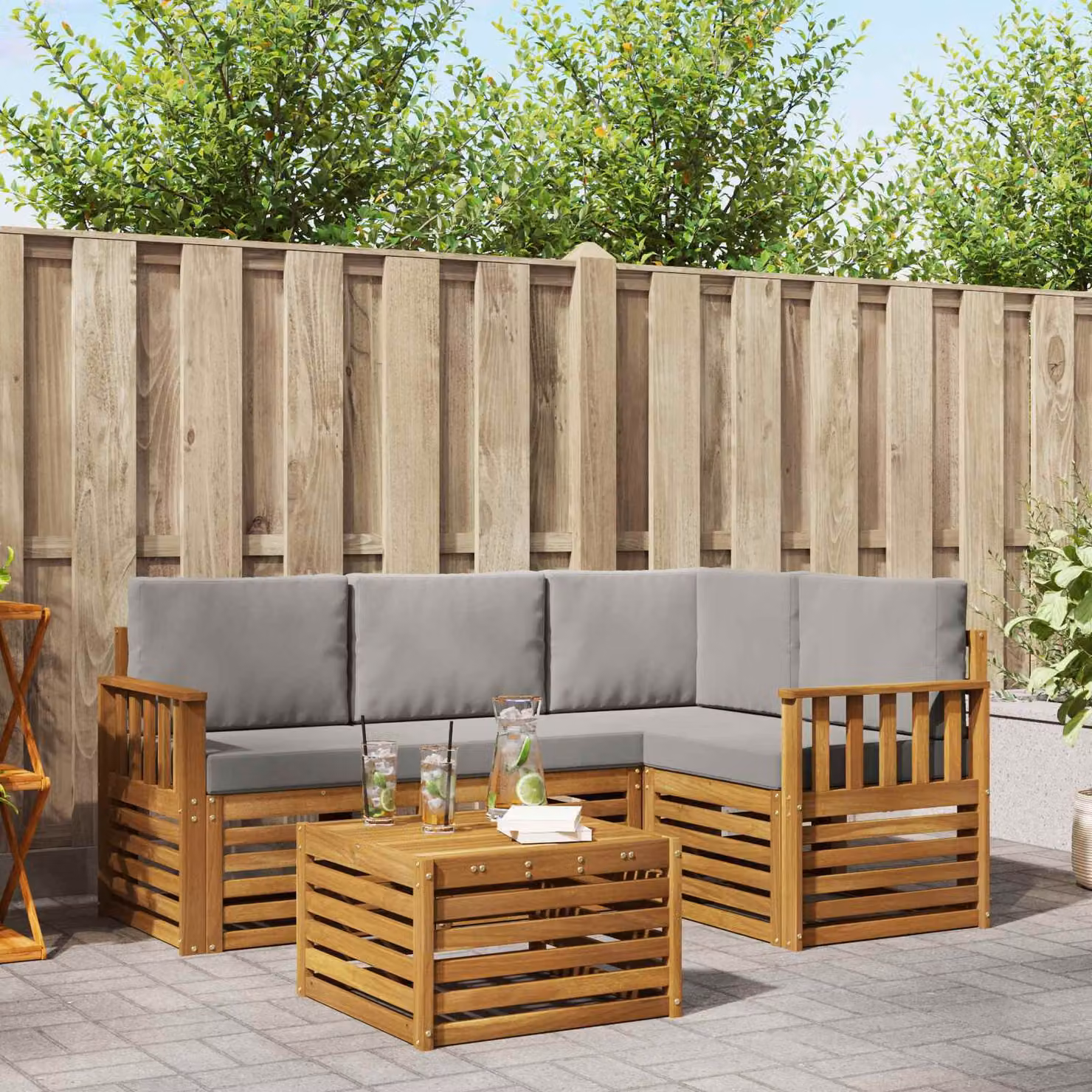 Set di divani da esterno vidaXL 5 pz in legno di acacia con tavolo da caffè e cuscini, design moderno a L, Grigio e Marrone