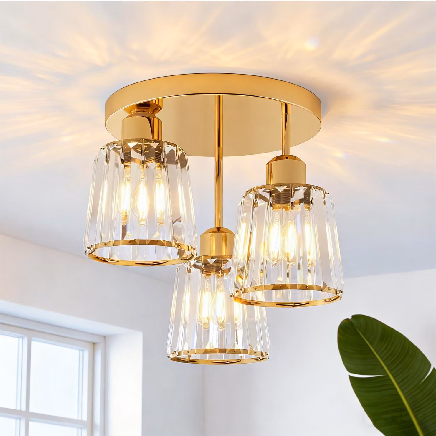 Lampada da soffitto moderna in cristallo dorata, ideale per l'ingresso, il corridoio, il balcone, l'atrio, la scala, piccole stanze e spogliatoi. Lampada da soffitto rotonda con paralume in cristallo, attacco E27